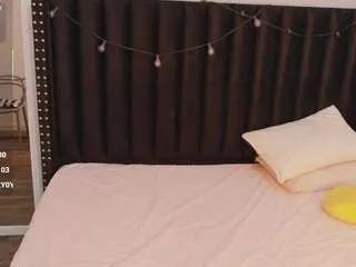 Offline petitelittleebonyy on CamSoda