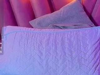 Offline petitelittleebonyy on CamSoda