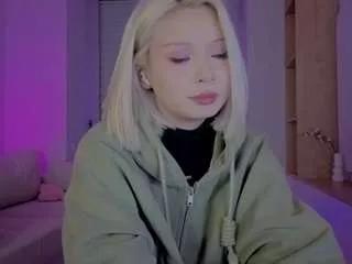 Freechat rileymee on CamSoda