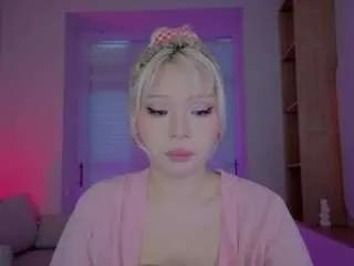 Freechat rileymee on CamSoda