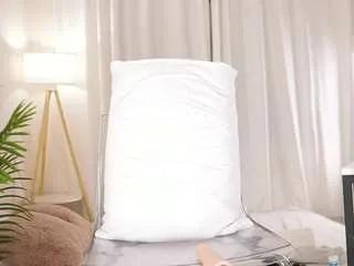 Freechat shynieblush on CamSoda