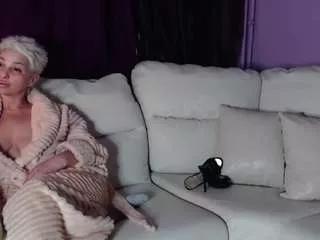 Offline squirtymommy on CamSoda