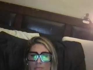 Away suziieq23 on CamSoda