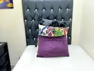 Offline temptressqeen on CamSoda