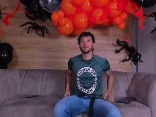 Freechat tonyy-19 on CamSoda