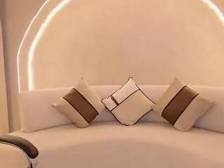 Freechat toricross on CamSoda