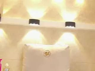 Freechat valirya-devote on CamSoda