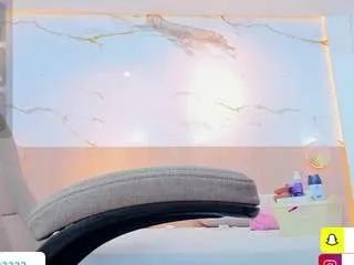 Freechat valirya-devote on CamSoda