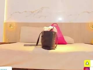 Freechat valirya-devote on CamSoda