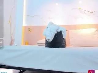 Freechat valirya-devote on CamSoda