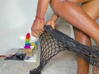 Offline vicky-hot on CamSoda