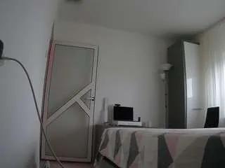 Freechat voyeurcam-charmhellen-kitchen on CamSoda