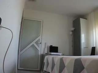 Freechat voyeurcam-charmhellen-kitchen on CamSoda