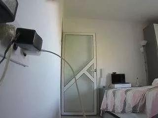 Freechat voyeurcam-charmhellen-kitchen on CamSoda