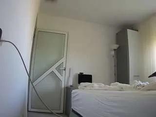 Freechat voyeurcam-charmhellen-kitchen on CamSoda