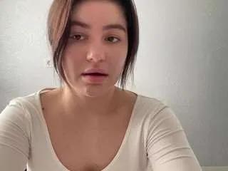 Offline youramy on CamSoda