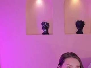 Freechat zoeywalker on CamSoda