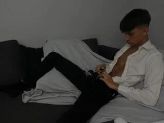 Freechat benny_powell on Flirt4Free