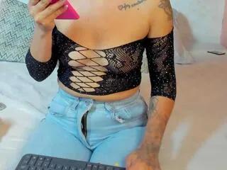 Freechat emily_beumont on Flirt4Free