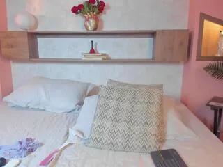 Freechat emily_beumont on Flirt4Free