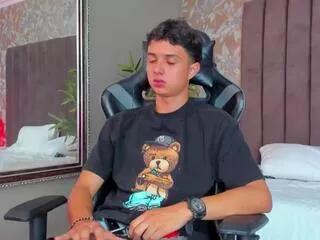 Offline ethan_lowell on Flirt4Free