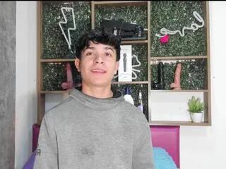 Offline felipe_villareal on Flirt4Free