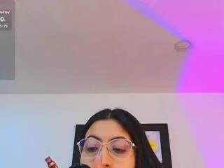 Freechat kamile_nilsen on Flirt4Free