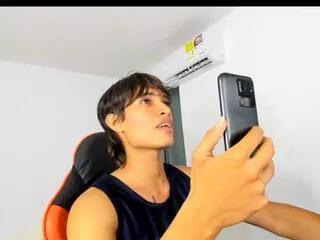 Freechat kenshi_roa on Flirt4Free