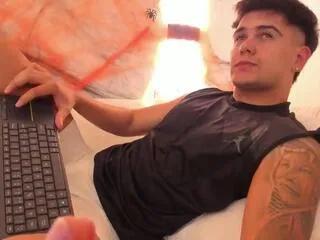 Offline lenyn_max on Flirt4Free