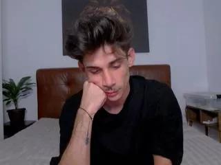 Freechat leon_lovett on Flirt4Free