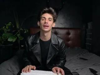 Freechat leon_lovett on Flirt4Free