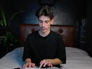 Freechat leon_lovett on Flirt4Free