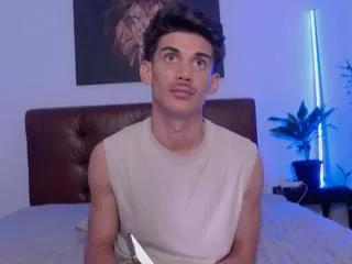 Freechat leon_lovett on Flirt4Free