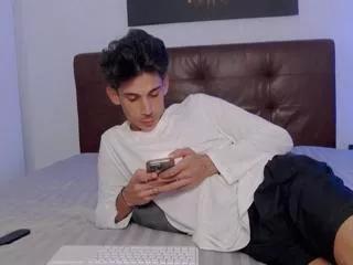 Freechat leon_lovett on Flirt4Free