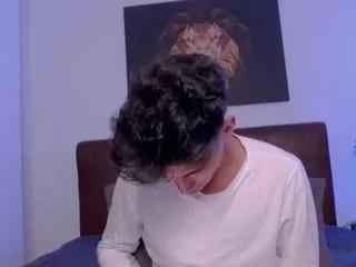 Freechat leon_lovett on Flirt4Free