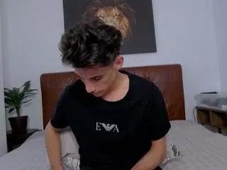 Freechat leon_lovett on Flirt4Free