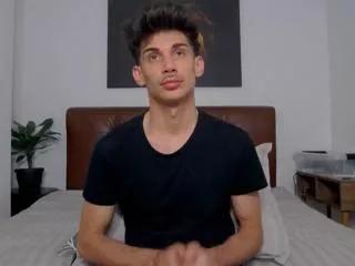 Freechat leon_lovett on Flirt4Free