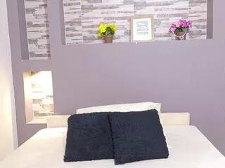 Freechat lia_s on Flirt4Free