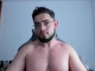 Freechat luigi_white on Flirt4Free
