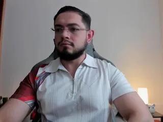 Freechat luigi_white on Flirt4Free