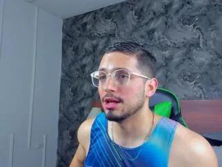Freechat nick_moss on Flirt4Free