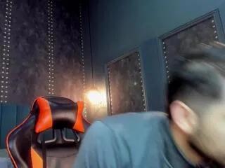 Freechat nick_moss on Flirt4Free