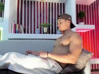 Freechat ryan_greys on Flirt4Free