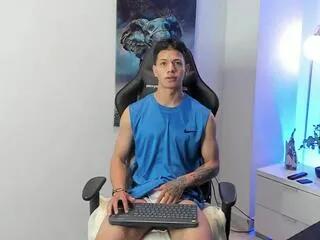 Freechat tony_petrov on Flirt4Free