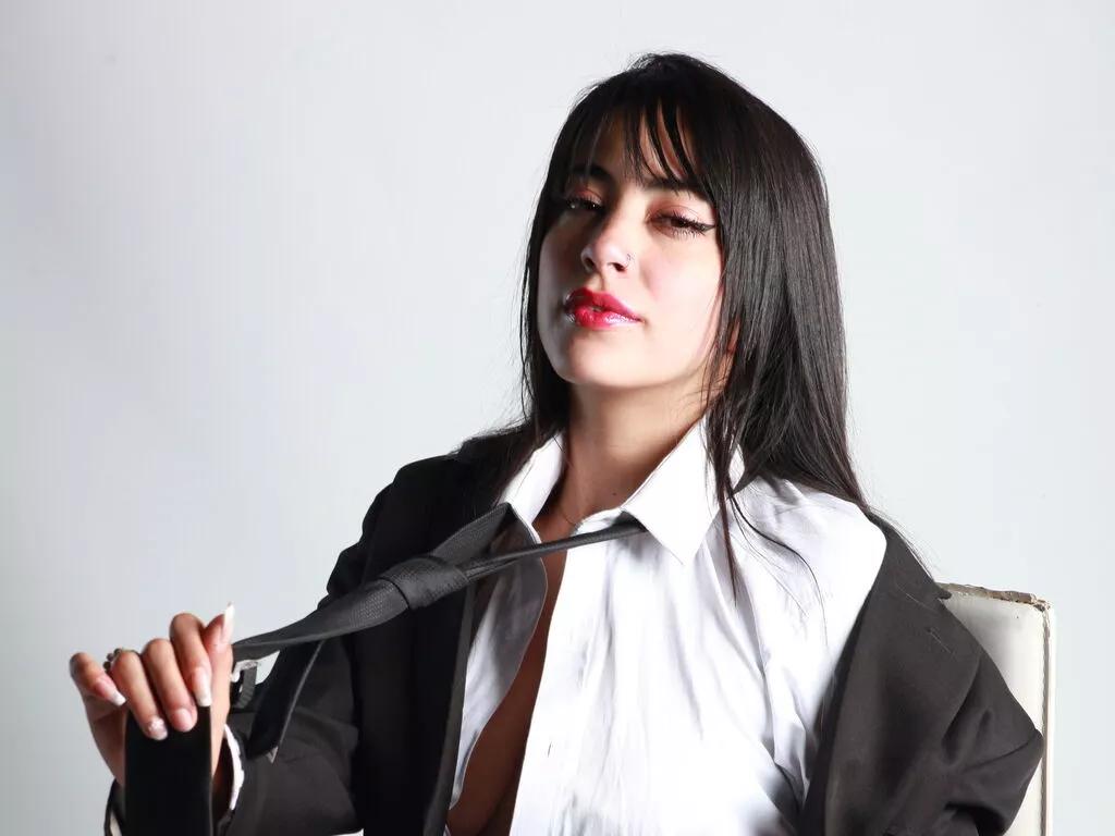 LiveJasmin AnnalisseJade is Freechat AnnalisseJade — I love creating genuine connections, where mutual understanding and respect are the foundation. I enjoy intimate moments, deep conversations, and those touches that make my heart beat faster... I adore receiving sincere compliments and I love...