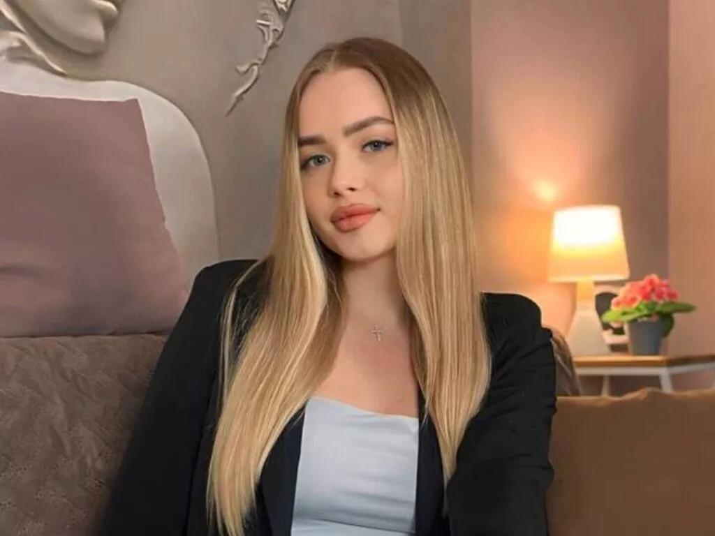 AvroraGoldie — I like attentive men  who respect me , know how to listen and appreciate sincerity  And I also adore generous gentlemen  - with you I truly open up  Lets make our evening special! 