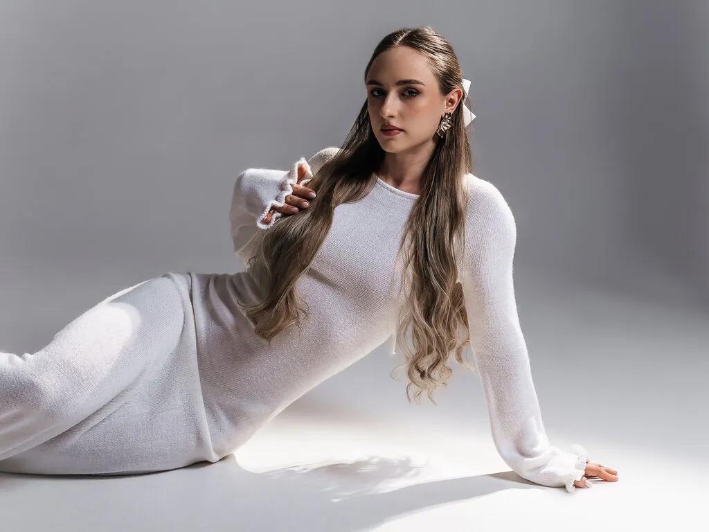 LiveJasmin DannaWhite is Freechat DannaWhite — My love for animals manifests itself in caring for pets and participating in volunteer projects related to animal shelters. Dancing is not just a hobby for me, but a way of self-expression and stress relief. I often dance at parties and at home when...