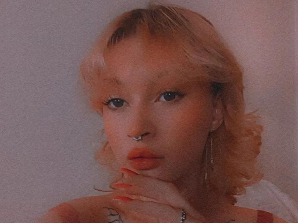 LiveJasmin EfieFrye is Freechat EfieFrye — To be honest, I sometimes like to eat chocolate ice cream (I eat it sometimes because it's unhealthy, haha). I also really like dogs, and I sometimes go to animal shelters and give them some food because the shelter is close to my house, and I pet...