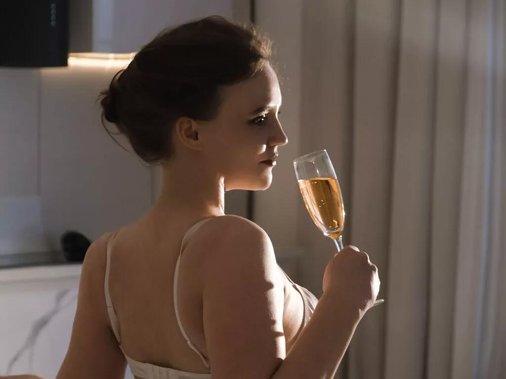 LilianBright —  am young cute girl, who likes to talk a lot! If you have a lot of good stories - i will be glad to hear it!