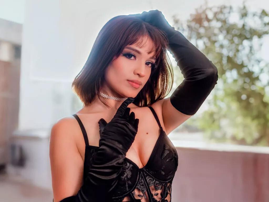 LiveJasmin MabelPaez is Freechat MabelPaez — I enjoy peaceful moments that allow me to recharge my energy. I love nature, whether it's walking in a park or watching a beautiful sunset. I also have a special interest in cooking and experimenting with new recipes, finding it a creative way to...